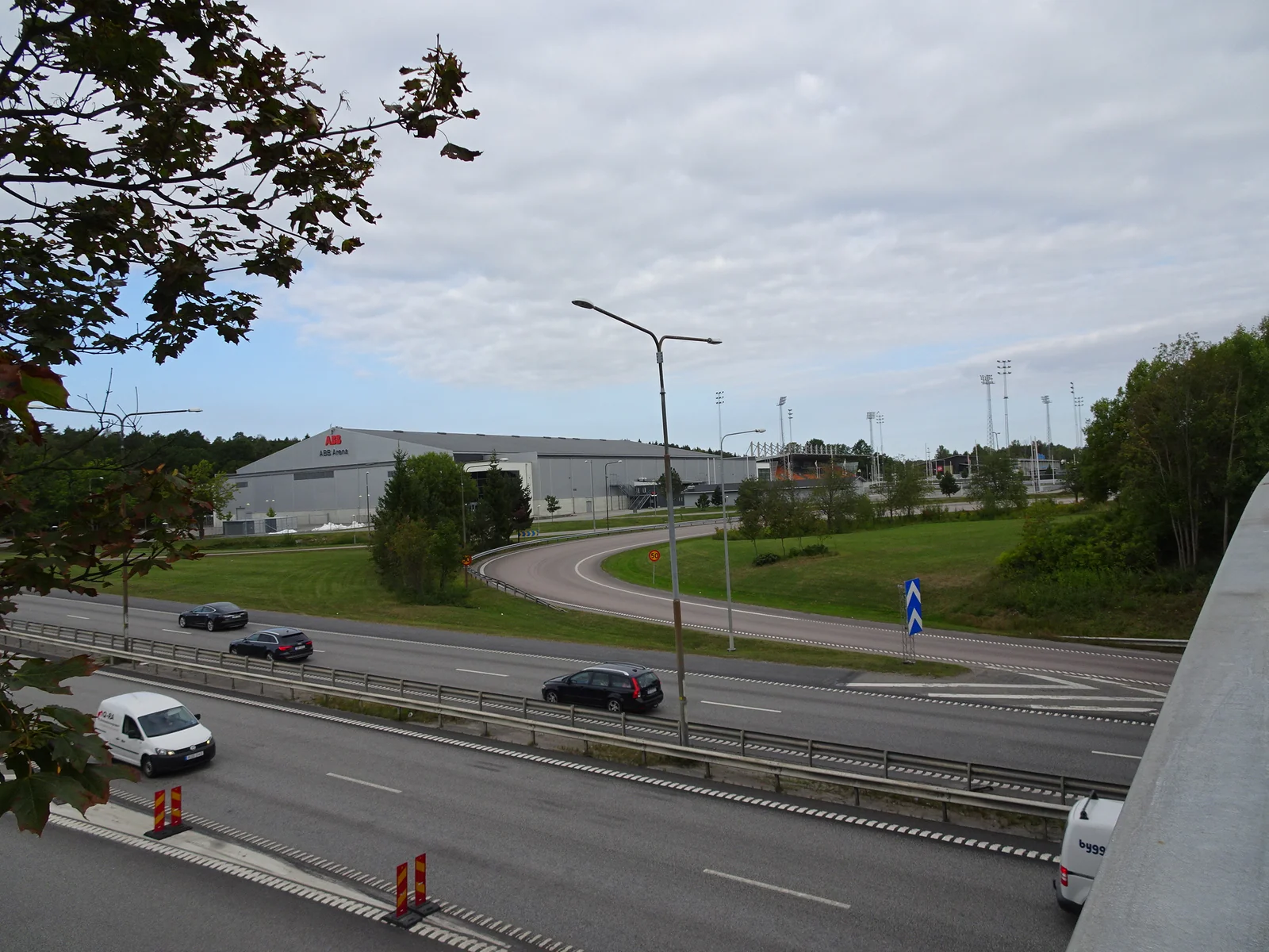 Bandyarenan ABB Arena Syd på Rocklunda sedd utifrån.