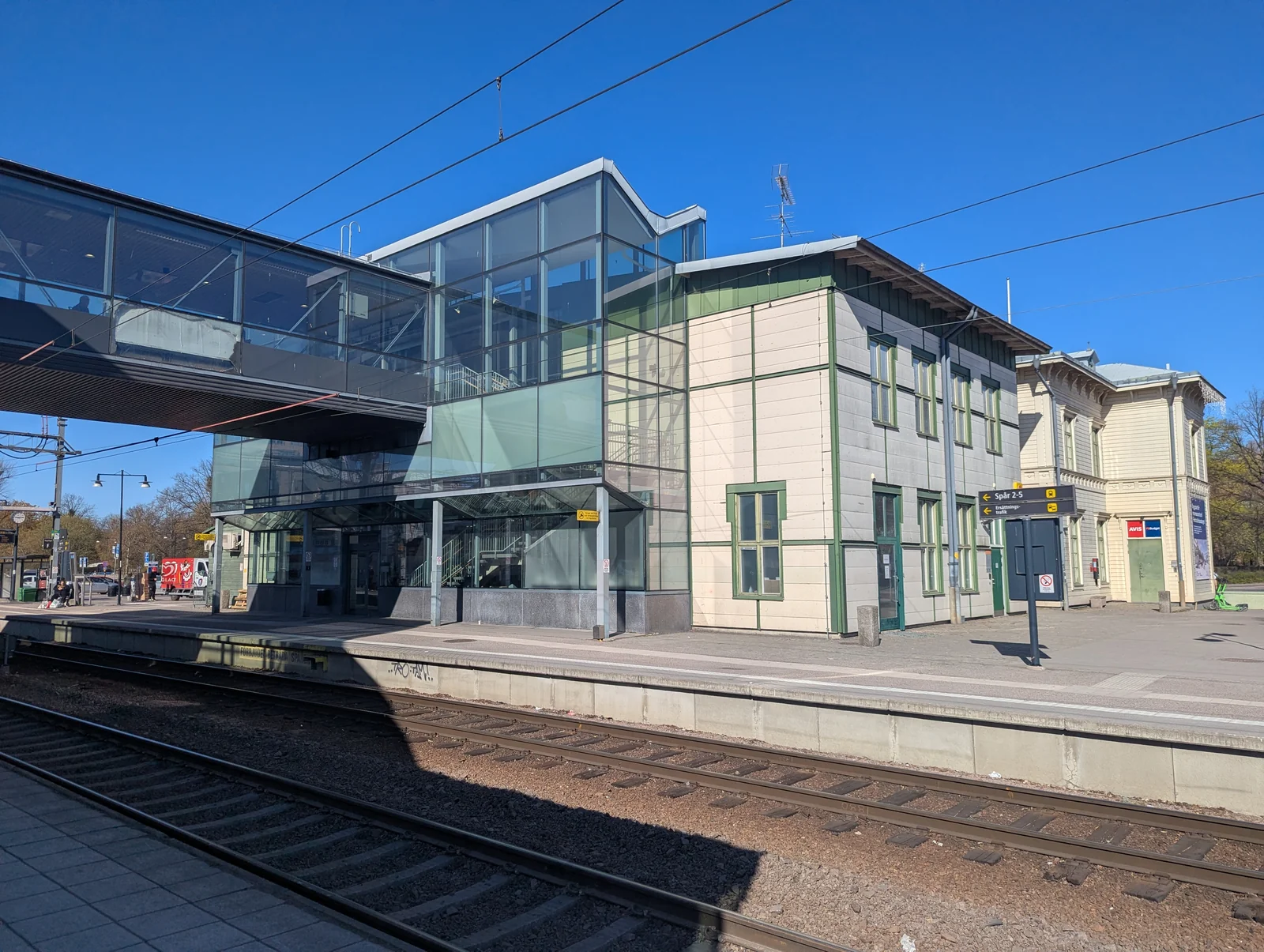 Stationshuset vid Västerås centralstation sett utifrån.